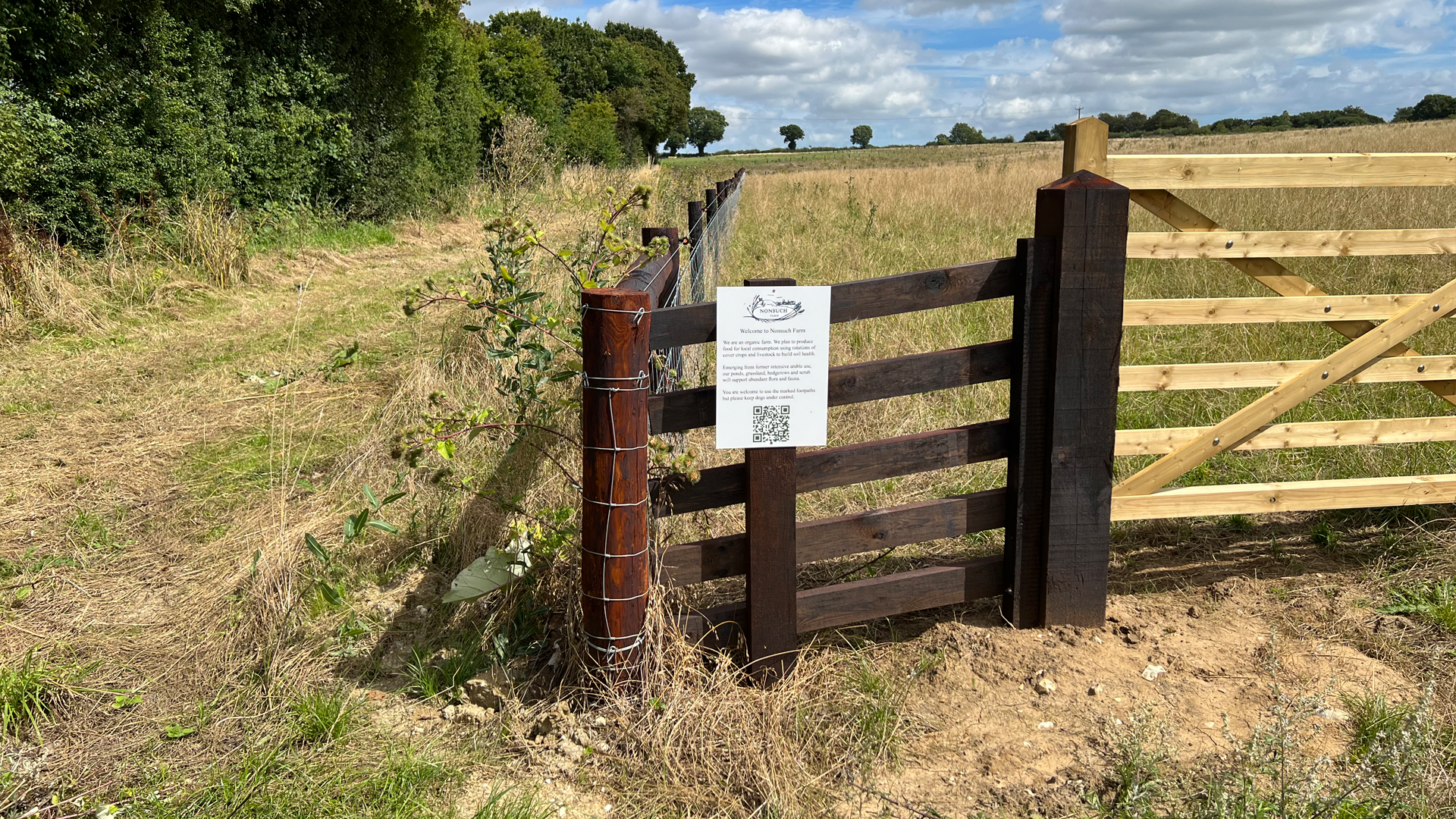 Photo showing notice posted on farm gate